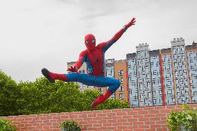 Celibrities At The Disney S Hotel New York - The Art Of Marvel Week End Experience