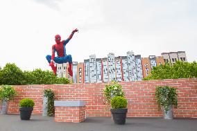 Celibrities At The Disney S Hotel New York - The Art Of Marvel Week End Experience