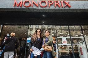 Strikes at Monoprix Republique - Paris