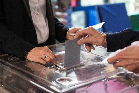 Valerie Pecresse Votes in Velizy-Villacoublay