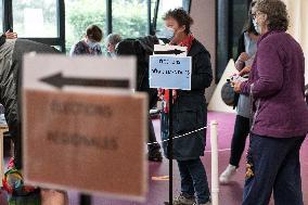 Valerie Pecresse Votes in Velizy-Villacoublay