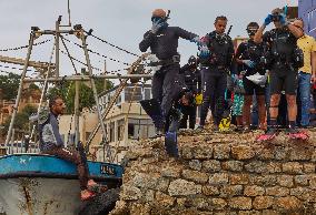 The garbage collectors of the sea - Algiers