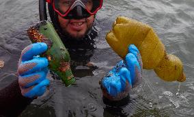 The garbage collectors of the sea - Algiers