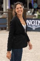 Jumping Eiffel - Paris