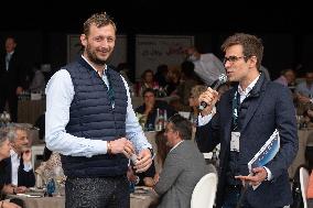 Jumping Eiffel - Paris