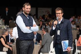 Jumping Eiffel - Paris