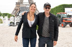 Jumping Eiffel - Paris