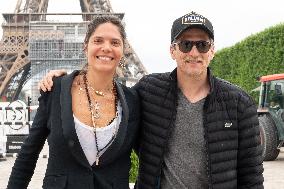 Jumping Eiffel - Paris