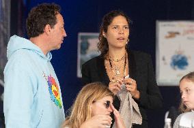 Jumping Eiffel - Paris