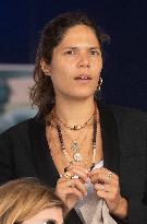 Jumping Eiffel - Paris