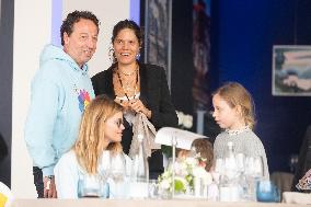 Jumping Eiffel - Paris