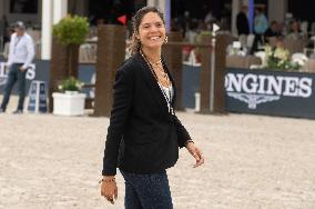 Jumping Eiffel - Paris