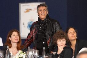 Jumping Eiffel - Paris