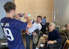 Arsene Wenger At Airport - Zurich