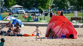 More Than 230 Deaths Reported Amid Historic Heat Wave - Canada