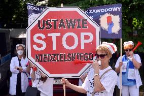 Nurses Protest Outside Parliament - Warsaw