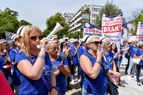 Nurses Protest Outside Parliament - Warsaw