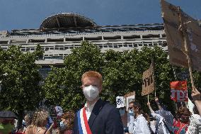 Public service demonstration outside Bercy - Paris