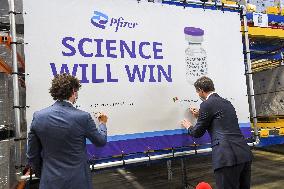 Justin Trudeau visits Pfizer - Belgium