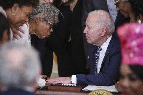 President Joe Biden signs the Juneteenth National Independence Day Act