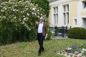 President Macron And Fabrice Luchini Visit Jean De La Fontaine Birthplace - Chateau Thierry