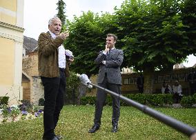 President Macron And Fabrice Luchini Visit Jean De La Fontaine Birthplace - Chateau Thierry