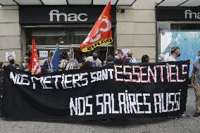 Strike By Employees Of All Parisian FNACs - Paris