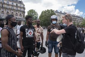 Delivery men UberEat and Deliveroo protested - Paris