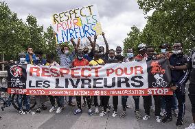 Delivery men UberEat and Deliveroo protested - Paris