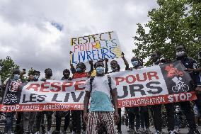 Delivery men UberEat and Deliveroo protested - Paris