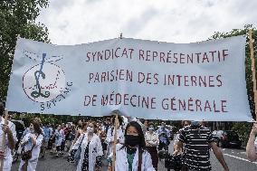 Interns protest in Paris