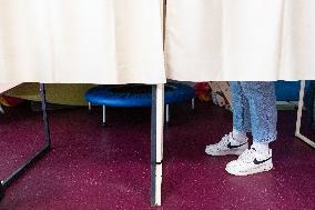 Valerie Pecresse votes for the Regional election - Velizy Villacoublay