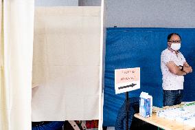 Valerie Pecresse votes for the Regional election - Velizy Villacoublay