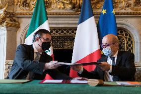 Le Drian And Casaubon Signs An Intention Declaration - Paris