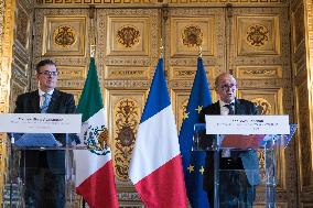 Le Drian And Casaubon Signs An Intention Declaration - Paris