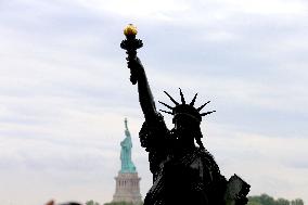 France Sends A Second Statue Of Liberty To The US - NYC