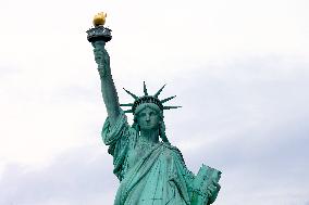 France Sends A Second Statue Of Liberty To The US - NYC