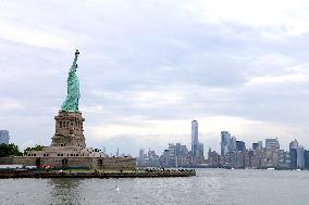 France Sends A Second Statue Of Liberty To The US - NYC