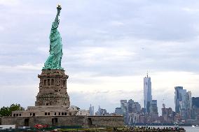 France Sends A Second Statue Of Liberty To The US - NYC