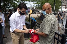 Justin Trudeau And Wife  At The Parkdale Public Market - Ottawa