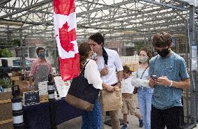 Justin Trudeau And Wife  At The Parkdale Public Market - Ottawa