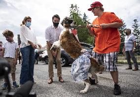 Justin Trudeau And Wife  At The Parkdale Public Market - Ottawa