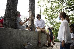 Justin Trudeau And Wife  At The Parkdale Public Market - Ottawa