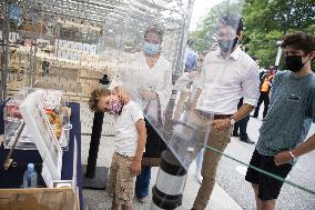 Justin Trudeau And Wife  At The Parkdale Public Market - Ottawa