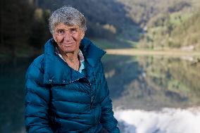 Portrait of Martine Rolland high mountain guide - Villard Saint Pancrace