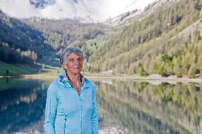 Portrait of Martine Rolland high mountain guide - Villard Saint Pancrace