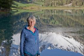 Portrait of Martine Rolland high mountain guide - Villard Saint Pancrace