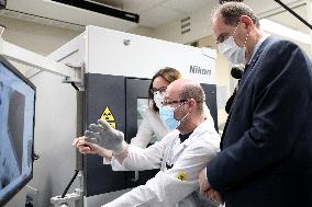 Jean Castex visits Micronique and X-FAB in Corbeil-Essonnes