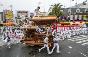 Float-pulling "Danjiri" festival begins in Osaka