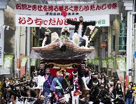 Float-pulling "Danjiri" festival begins in Osaka